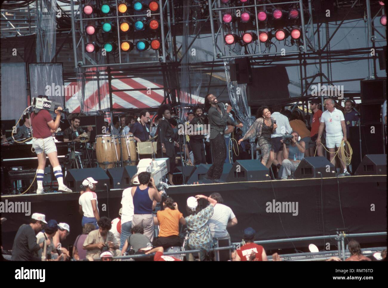 Nickolas Ashford et Valerie Simpson sont un bon mari et femme de l'équipe de production et d'écriture, en plus d'être les artistes dans leur propre droit. Le duo s'affiche au-dessus de l'exécution à l'aide 'Live'. Banque D'Images