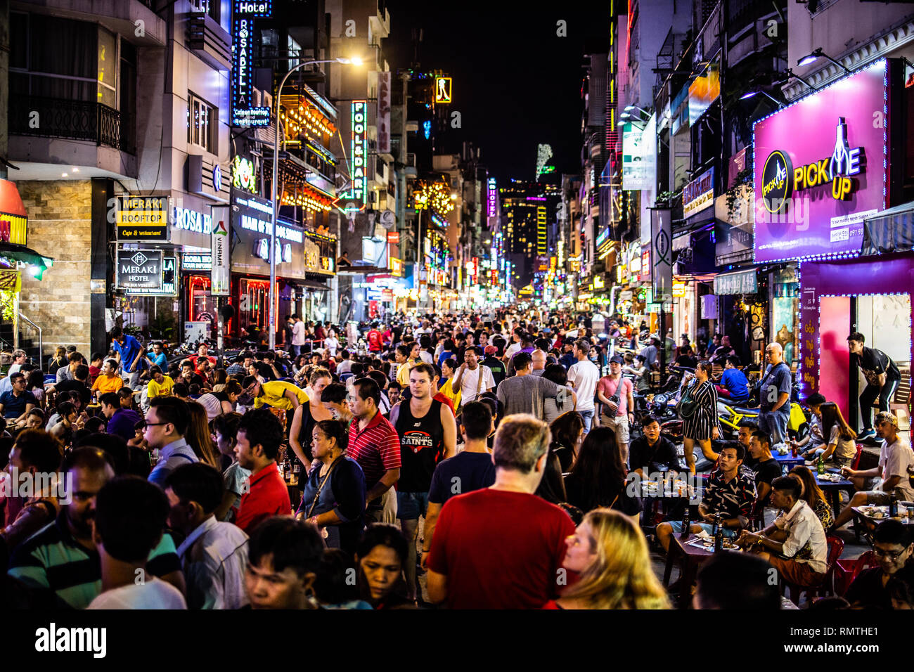 Vie nocturne zone de Pham Ngu Lao ou Pho Tay, Ho Chi Minh Ville ou Saigon, Vietnam Banque D'Images