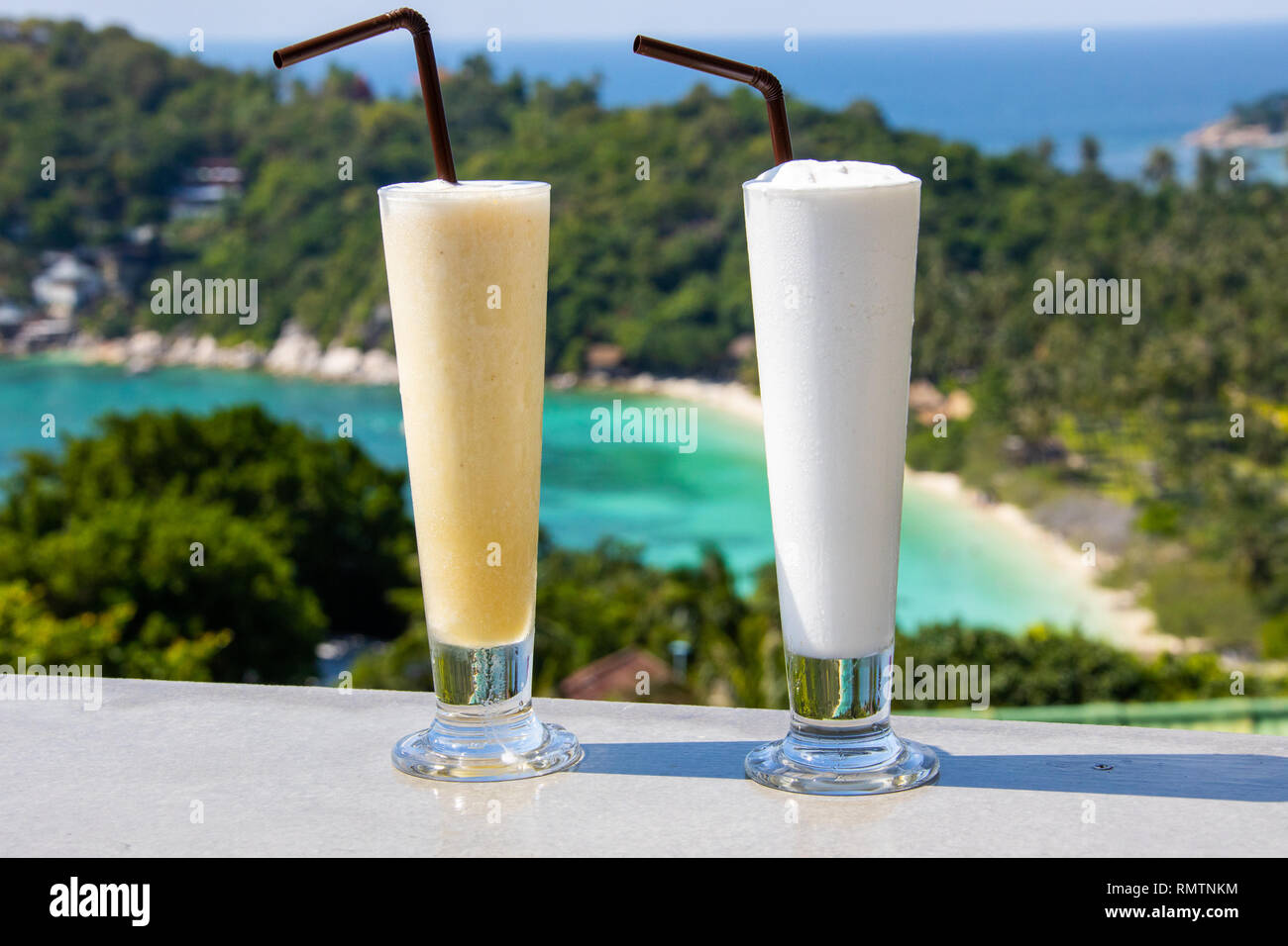 La mangue et noix de coco des milkshakes, Eagle View Restaurant, l'Île de Ko Tao, Thaïlande Banque D'Images