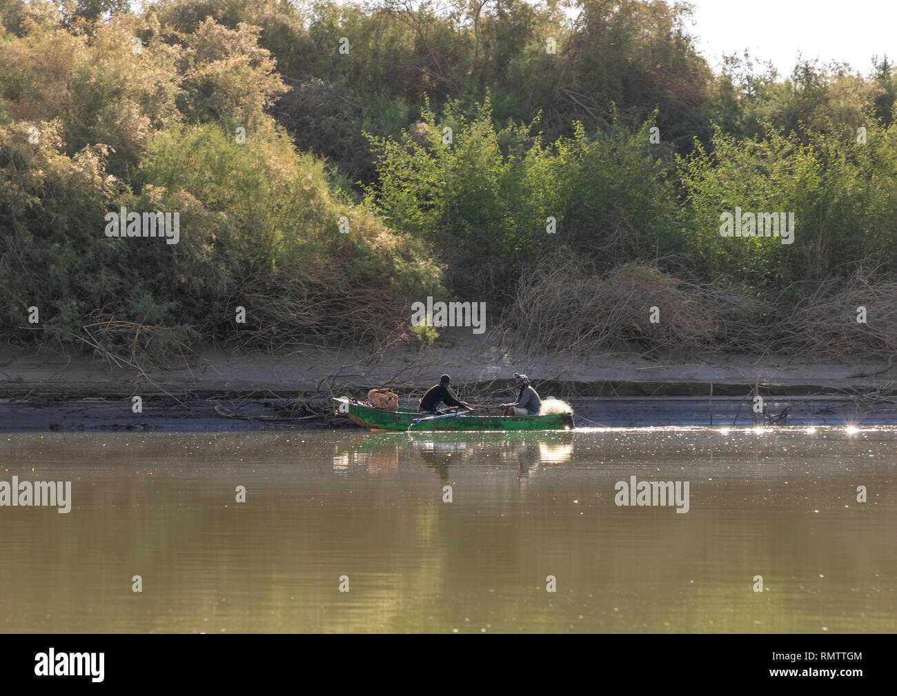 Les pêcheurs sur la rivière du Nil, dans le Nord de l'État, El-Kurru, Soudan Banque D'Images