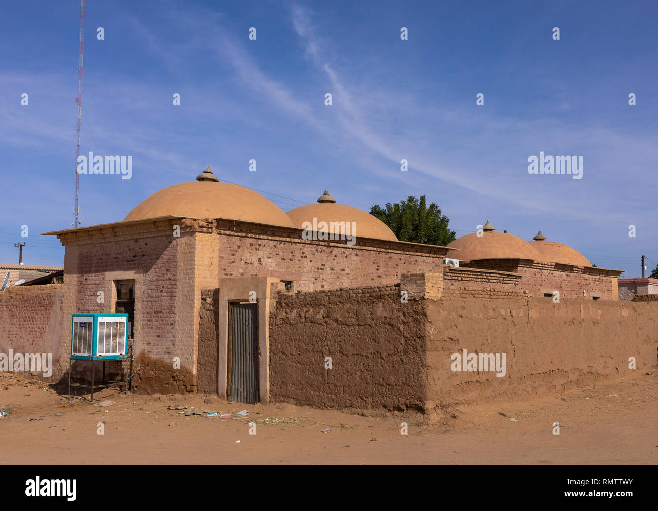 Les maisons construites par l'anglais pour la gare les travailleurs pendant la période coloniale, le nord de l'État, Karima, Soudan Banque D'Images