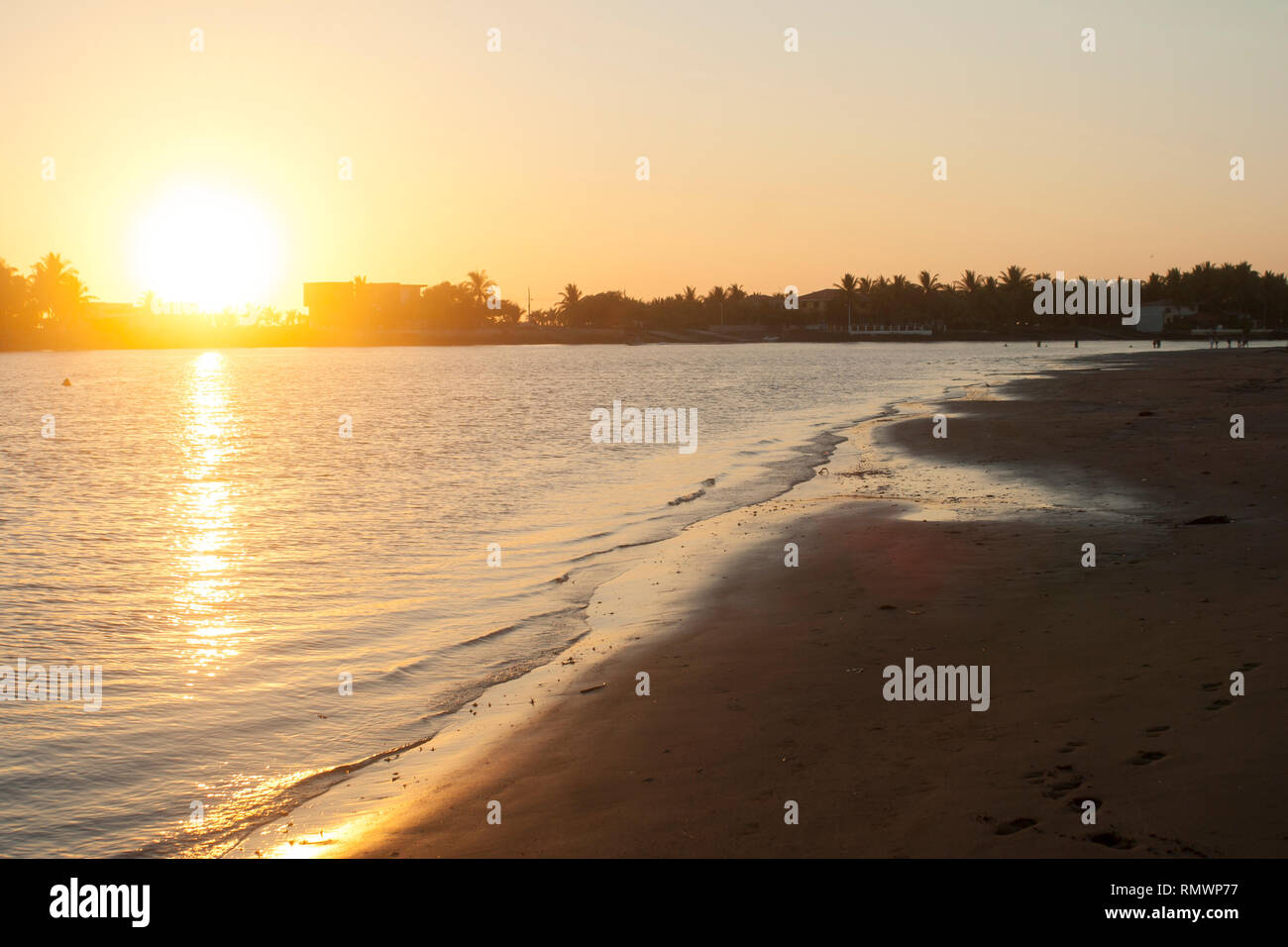 Coucher du soleil à Barra de Santiago, Ahuachapan, El Salvador Banque D'Images