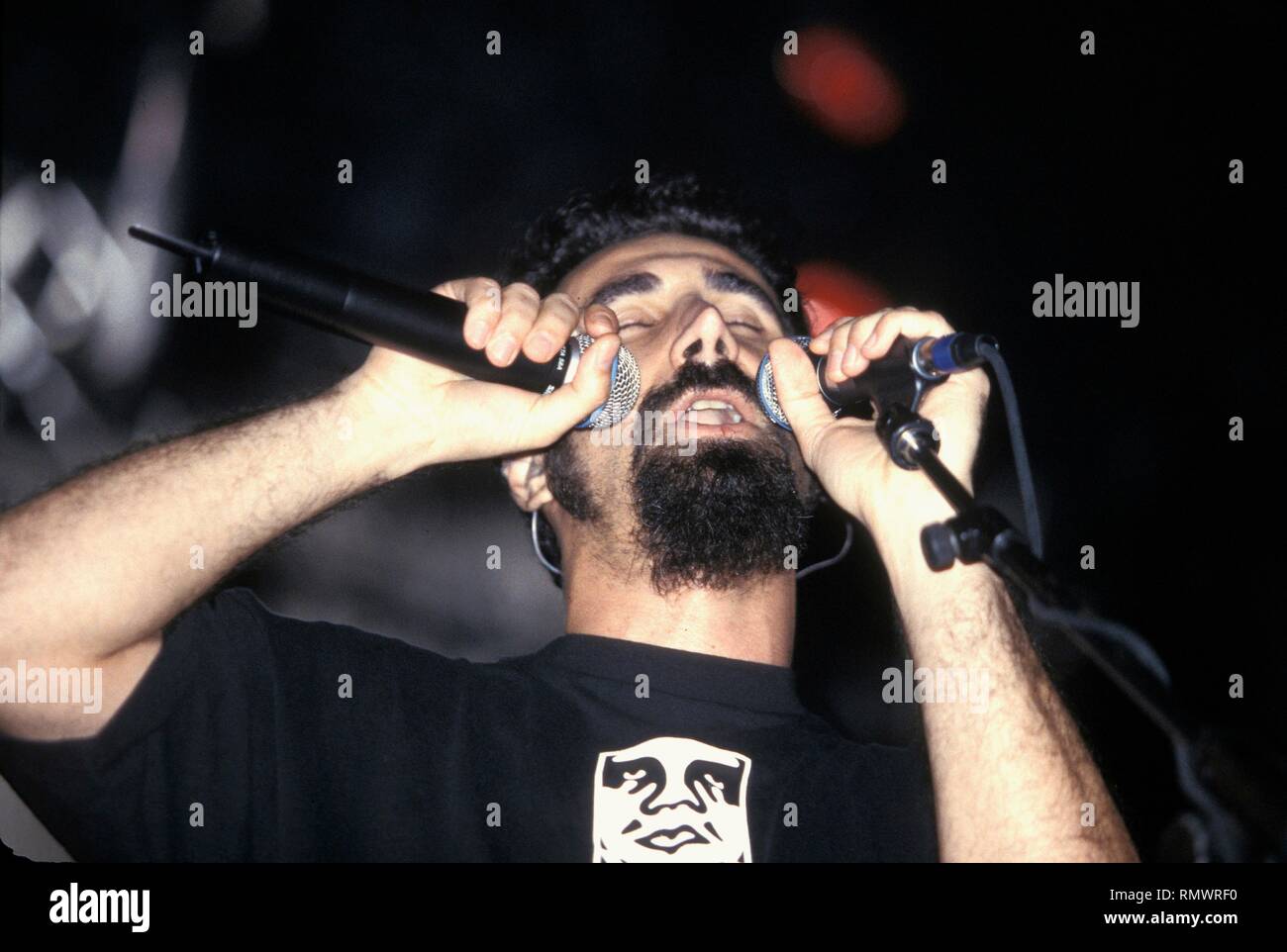 Singer Meshuggah du groupe de hard-rock System of a down est montré sur scène pendant les concerts 'live' apparence. Banque D'Images