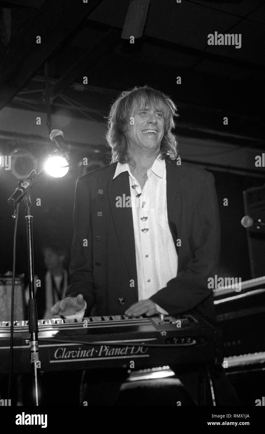 Le pianiste et compositeur Terry Adams est montré sur scène pendant un concert 'live' apparence avec NRBQ. Banque D'Images