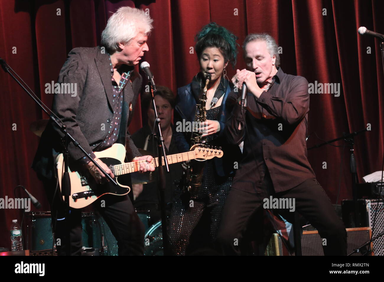 James Montgomery musicien est montré sur scène pendant un concert 'live' avec l'apparition de la bande de James Montgomery. Banque D'Images