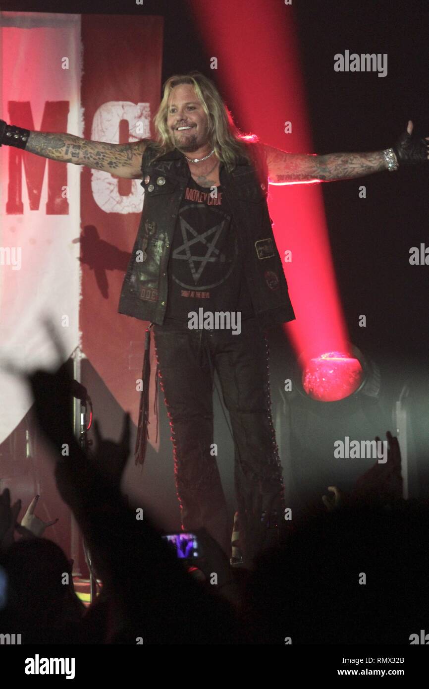Singer Vince Neil est montré sur scène pendant un concert 'live' apparence avec Motley Crue. Banque D'Images