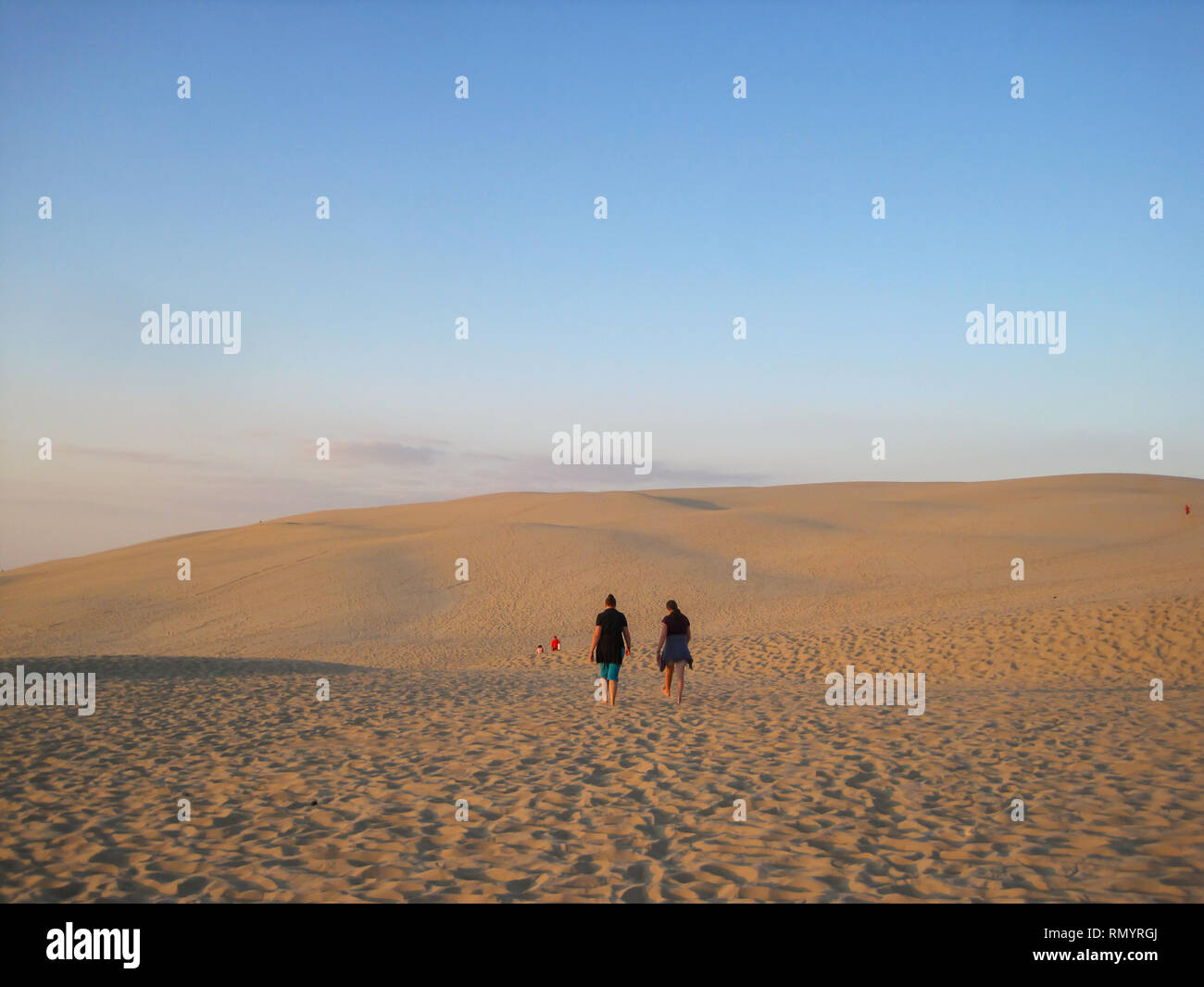 Sable, plage, dune, du, Pilat, l'aube, les femmes, la liberté, la France, l'amitié, désert, photographie, sex, contexte, paisible, couple, deux, paysage, nature Banque D'Images