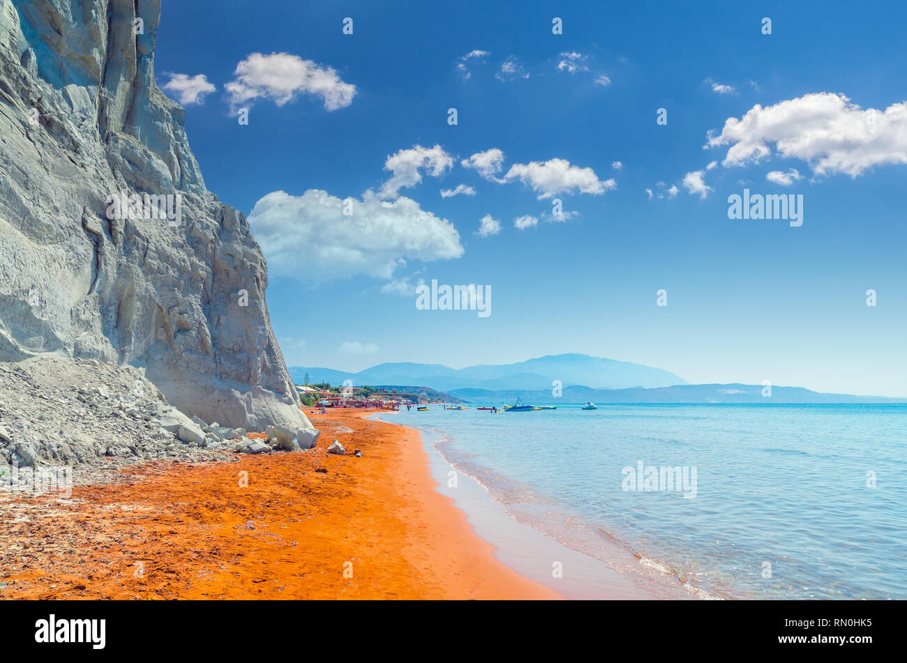 Xi Beach, l'île de Céphalonie, Grèce. Belle vue de Xi Beach, une plage avec du sable rouge en Céphalonie, Mer Ionienne. Banque D'Images