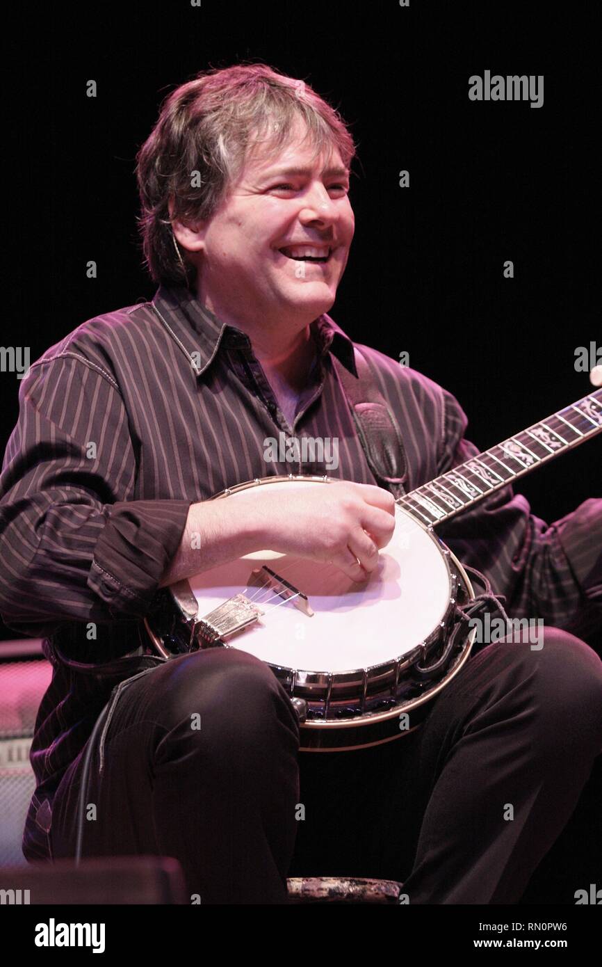 Musicien Bela Fleck joue son banjo sur scène pendant un concert 'live'. Banque D'Images