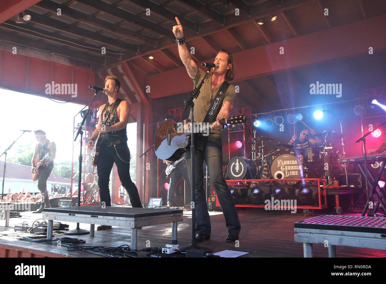 Brian Kelley musiciens et Tyler Hubbard sont présentés sur scène lors d'une apparence 'live' avec Floride Géorgie Ligne. Banque D'Images