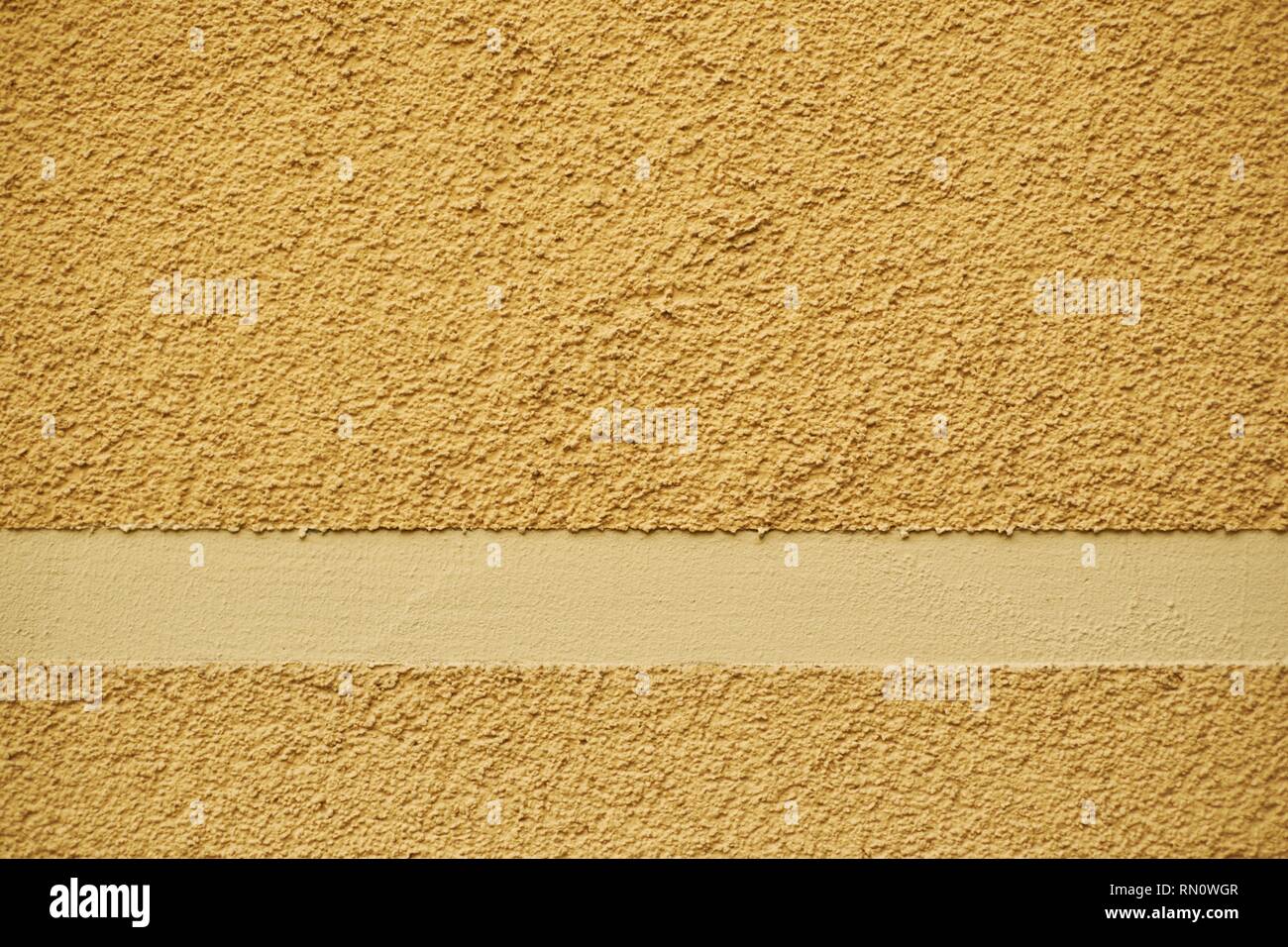 Béton peint orange, paroi robuste Banque D'Images