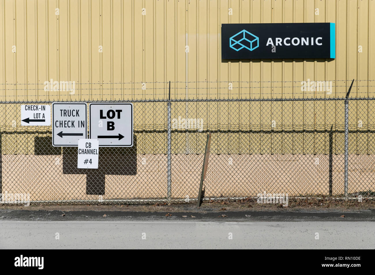 Un logo affiche à l'extérieur d'un établissement occupé par Arconic à Lancaster, Pennsylvanie, le 9 février 2019. Banque D'Images