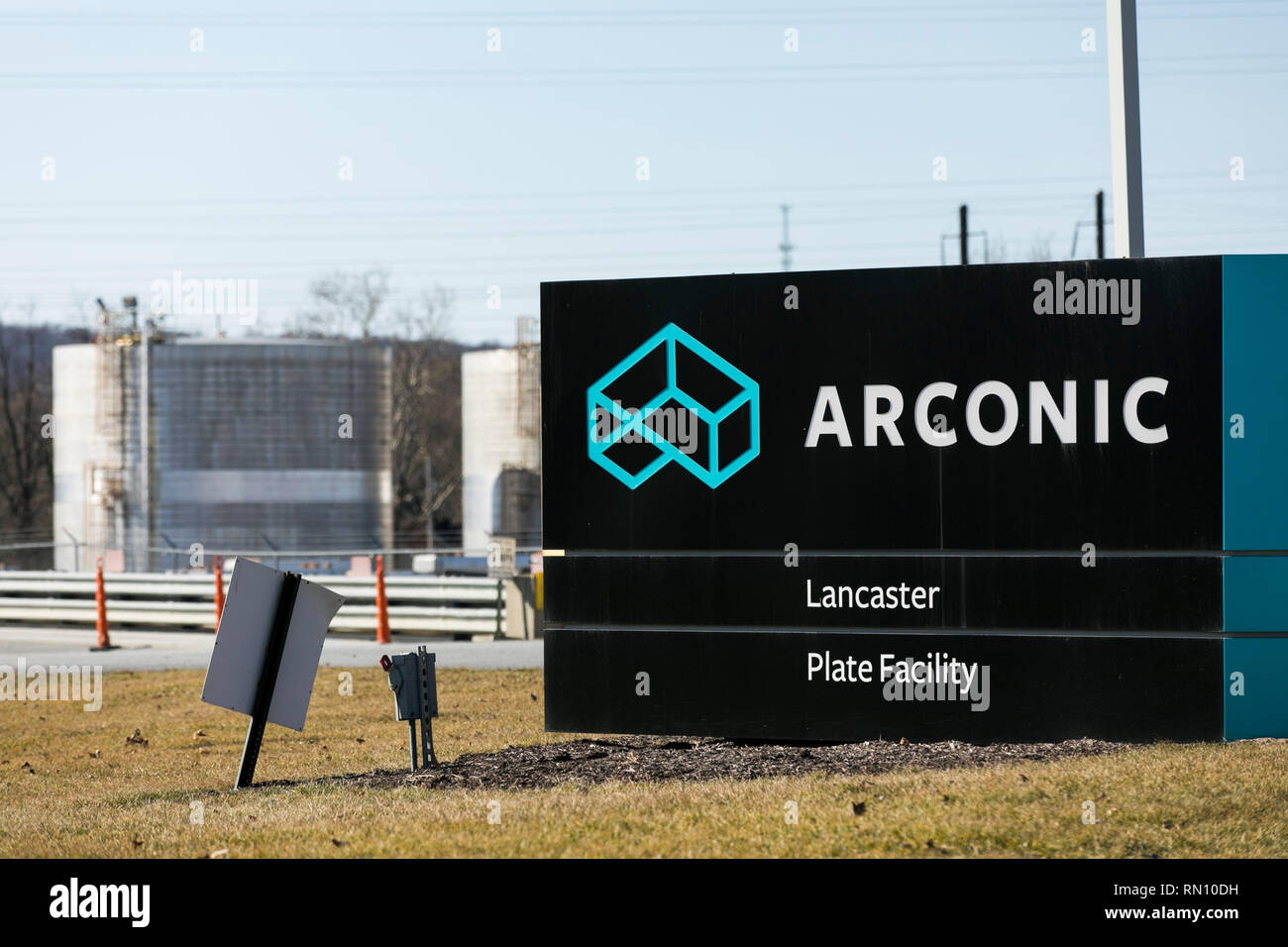 Un logo affiche à l'extérieur d'un établissement occupé par Arconic à Lancaster, Pennsylvanie, le 9 février 2019. Banque D'Images