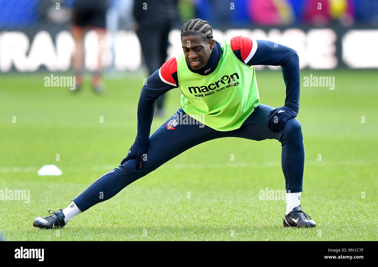 Bolton Wanderers' Clayton Donaldson durant le pré-match réchauffer avant le match de championnat Sky Bet à l'Université de Bolton Stadium. Banque D'Images