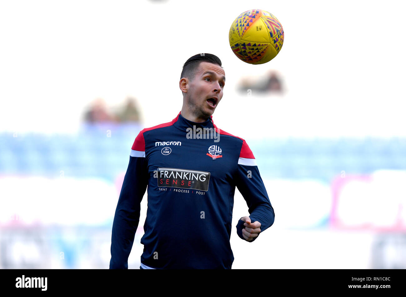 Bolton Wanderers' Pawel Olkowski durant le pré-match réchauffer avant le match de championnat Sky Bet à l'Université de Bolton Stadium. Banque D'Images