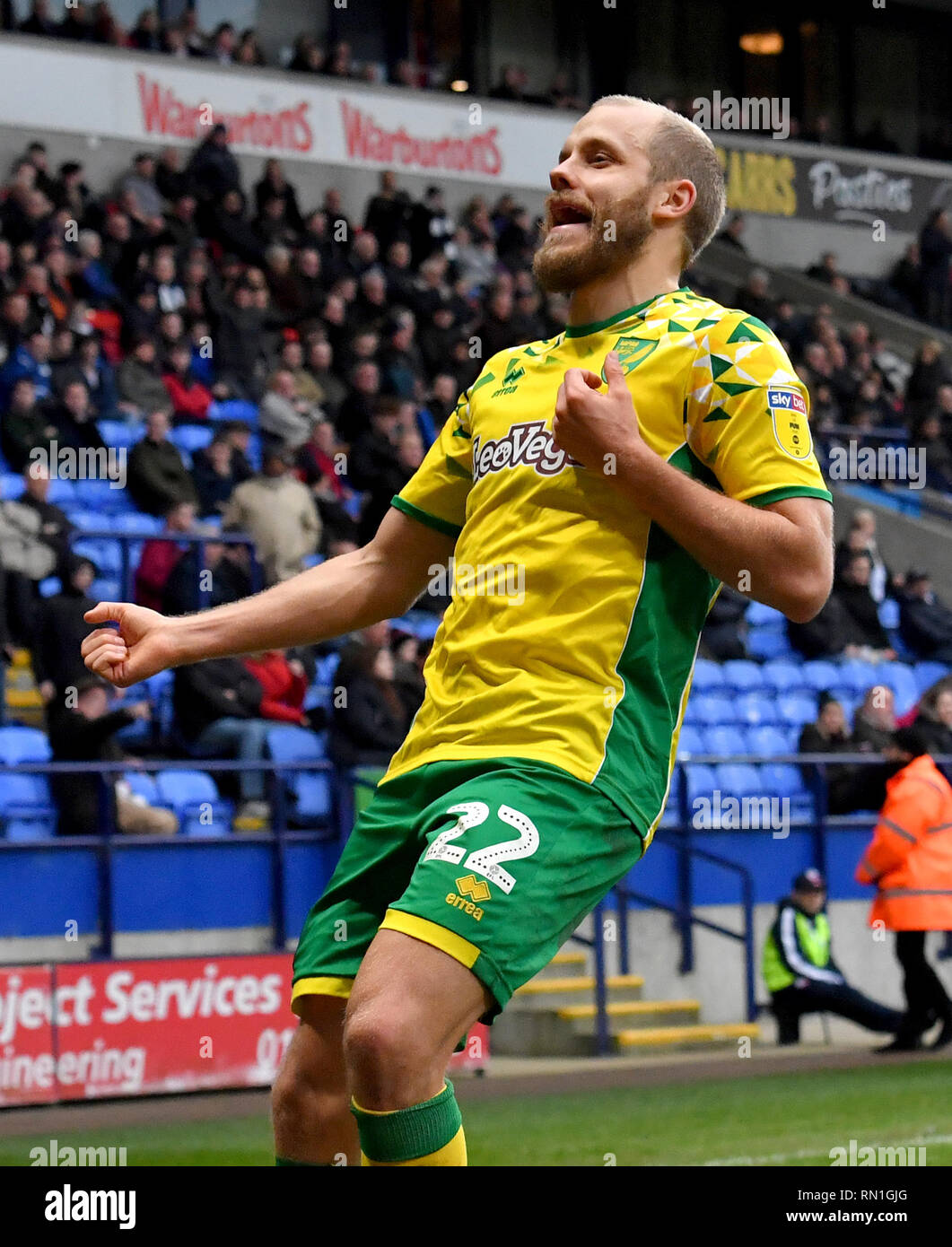 La ville de Norwich Teemu Pukki célèbre marquant son quatrième but du côté du jeu au cours de la Sky Bet match de championnat à l'Université de Bolton Stadium. Banque D'Images