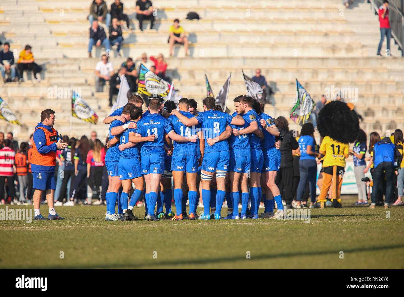 Viadana, Italie. 16 février , 2019. Les joueurs de Leinster se mettre en cercle avant le match contre l'Zèbre en PRO14 2018 Guinness 2019©Massimiliano Carnabuci/Alamy live news Banque D'Images