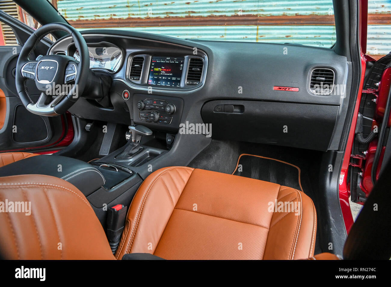 Feb 11, 2019 : 2018 Dodge Charger SRT HEMI de 6,2 l moteur suralimenté Hellcat Albert Pena/CSM Banque D'Images