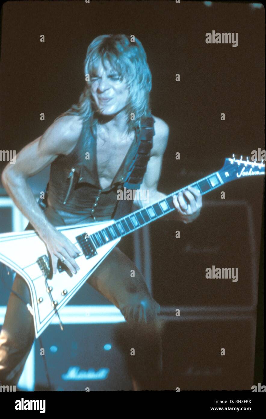 Randy Rhoads guitariste est montré sur scène lors d'un Ozzy Osbourne  concert 'live' apparence Photo Stock - Alamy