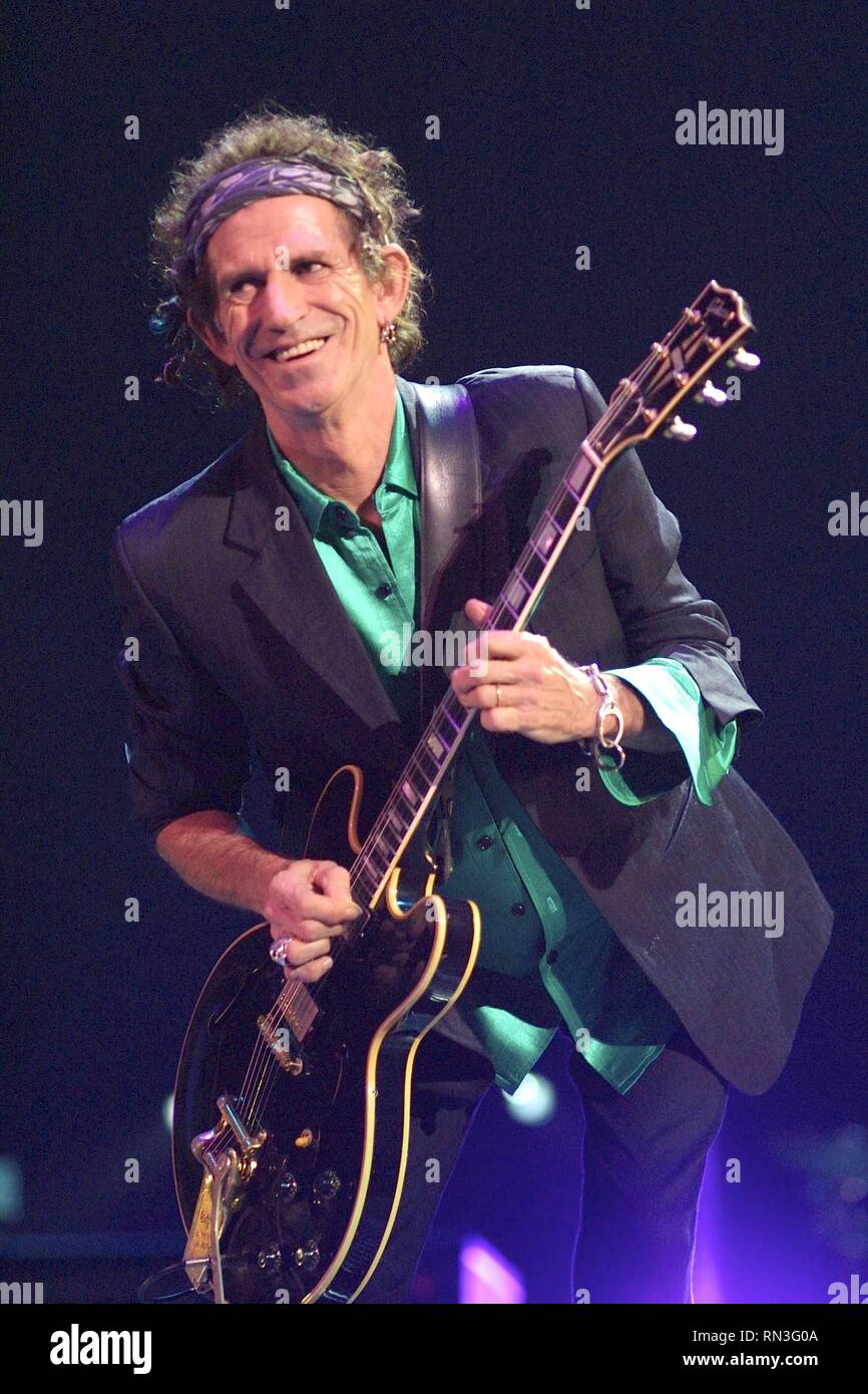Le guitariste Keith Richards des Rolling Stones est montré sur scène pendant un concert en direct de l'apparence. Banque D'Images