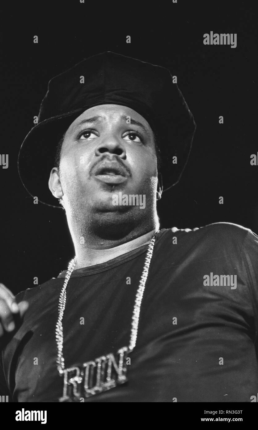 DJ Run, né Joseph Ward Simmons, ,de Run DMC.est montré sur scène pendant un concert en direct de l'apparence. Banque D'Images