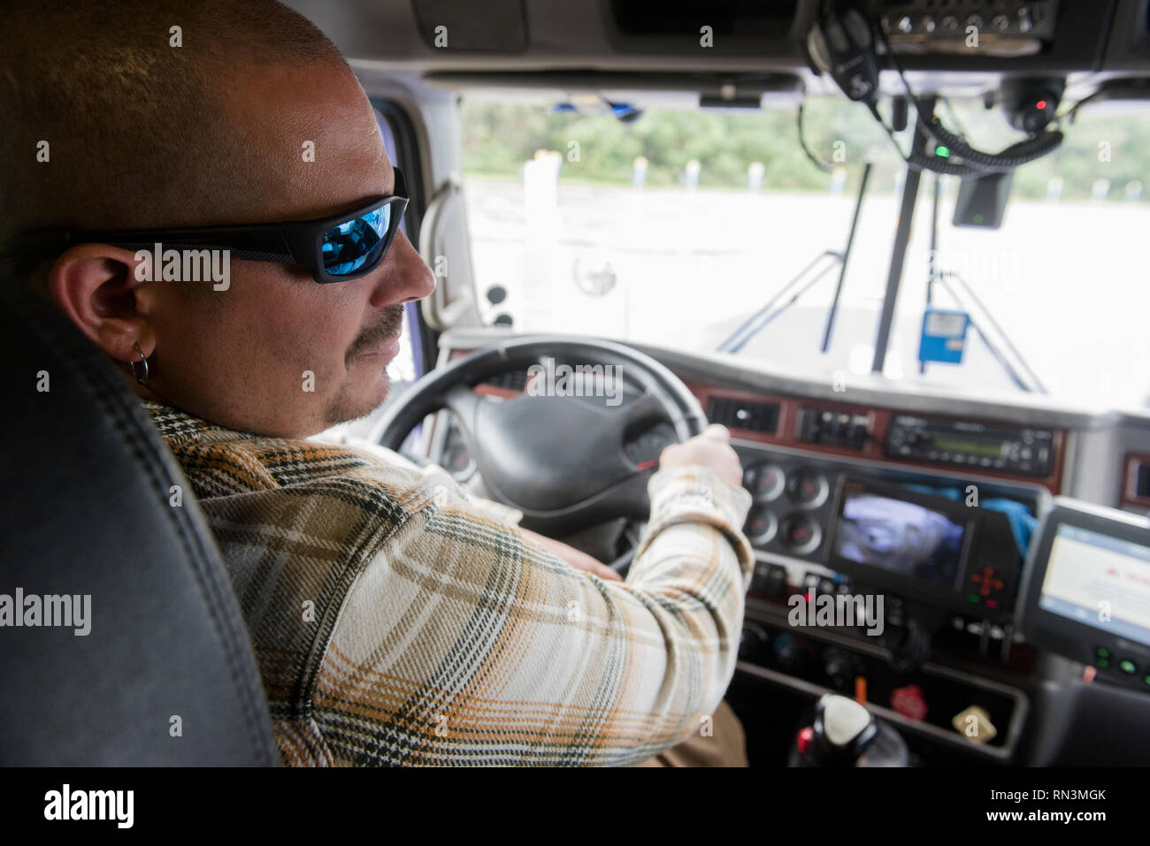 Homme semi-truck Banque D'Images