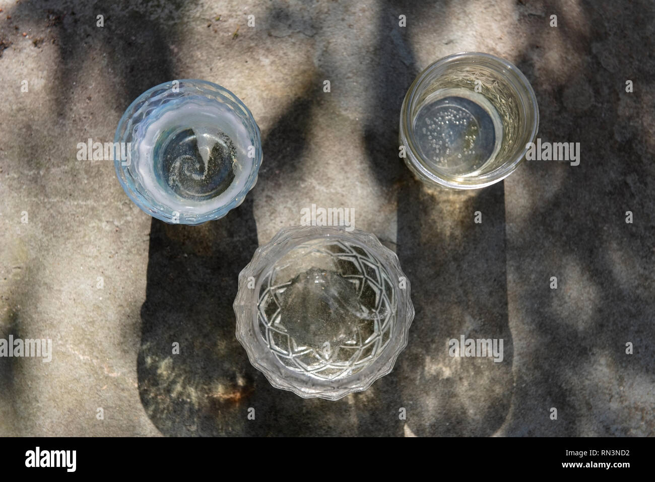 Champagne dans des verres à boire Banque D'Images Champagne dans des verres à boire Banque D'Images