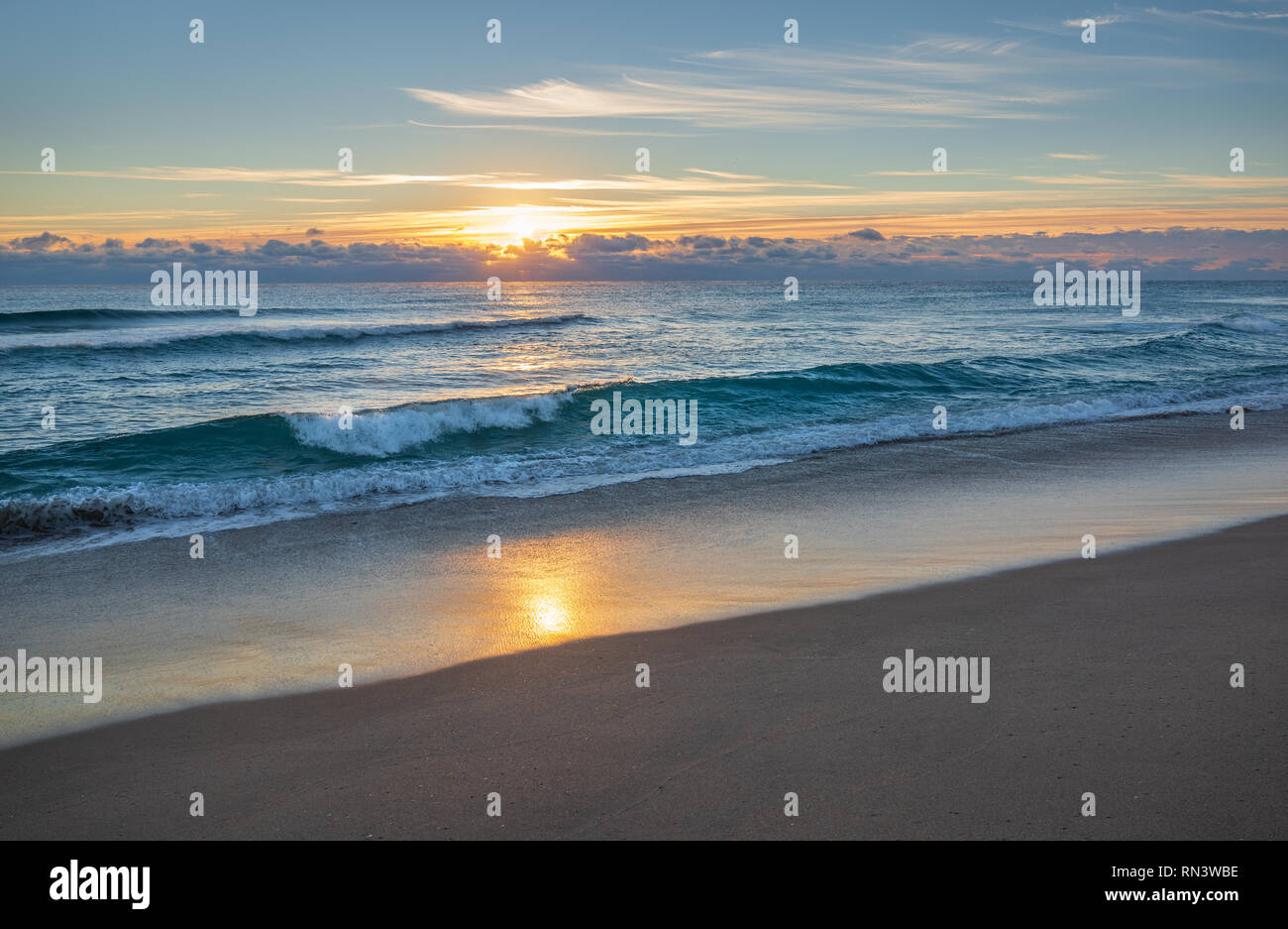 Vagues sur plage à Boca Raton, Floride Banque D'Images