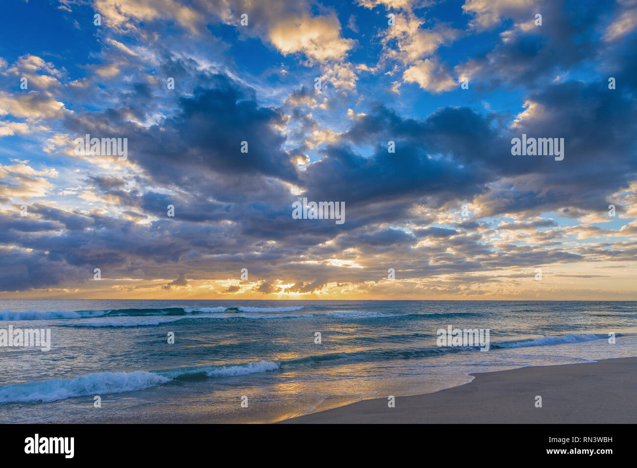 Vagues sur plage à Boca Raton, Floride Banque D'Images