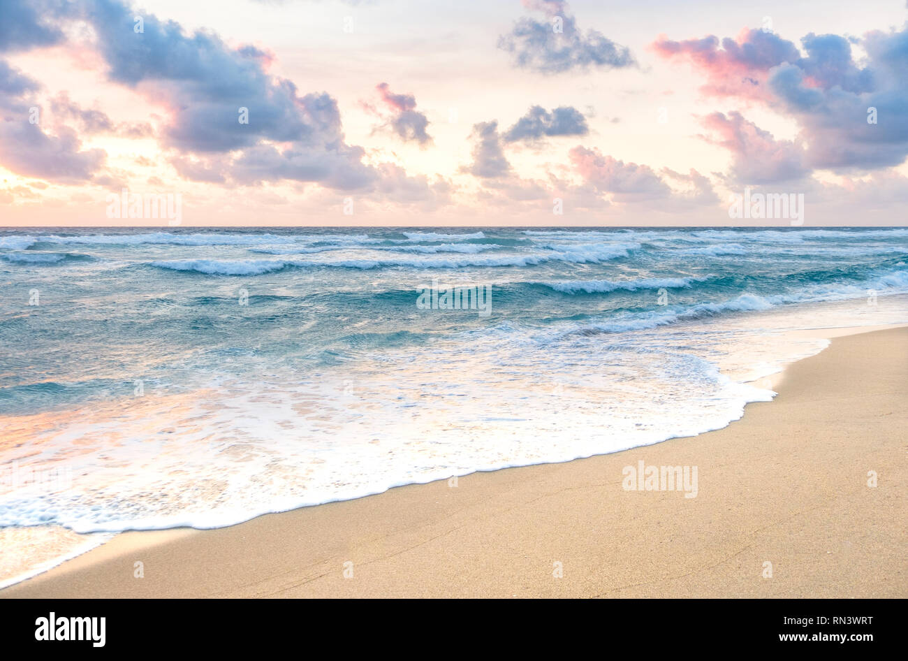 Vagues sur plage à Boca Raton, Floride Banque D'Images