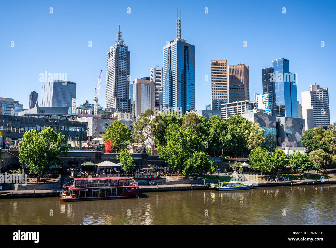 2 janvier 2019, Melbourne, Australie : la rivière Yarra et de Federation Square quai dans le centre de Melbourne CBD de Melbourne et Victoria, en Australie Banque D'Images