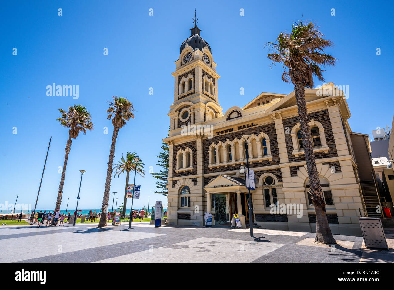 31 décembre 2018 , l'Australie du Sud Adélaïde Glenelg : mairie de Glenelg extérieur du bâtiment et la plage de Glenelg SA Australie Banque D'Images