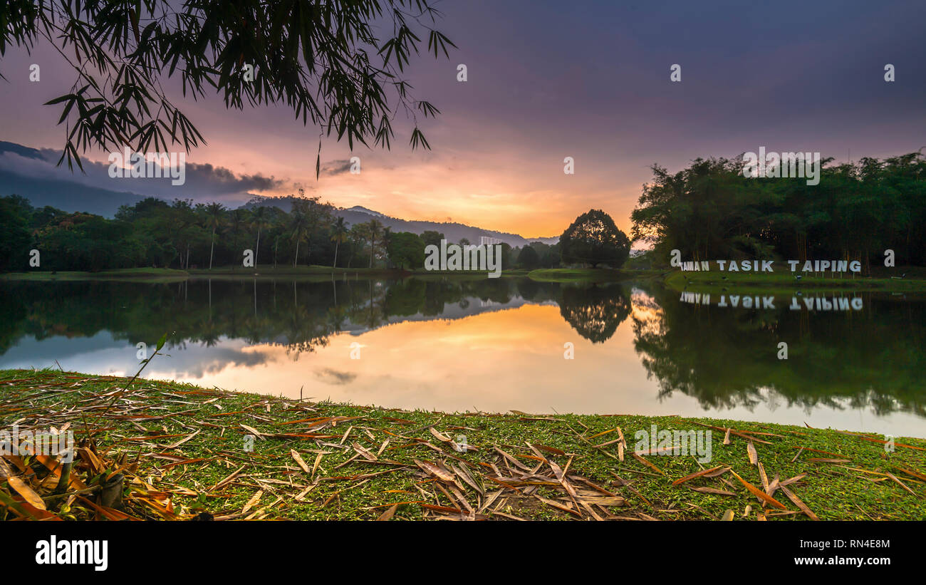 Lever du soleil sur le lac Taiping au jardin Banque D'Images