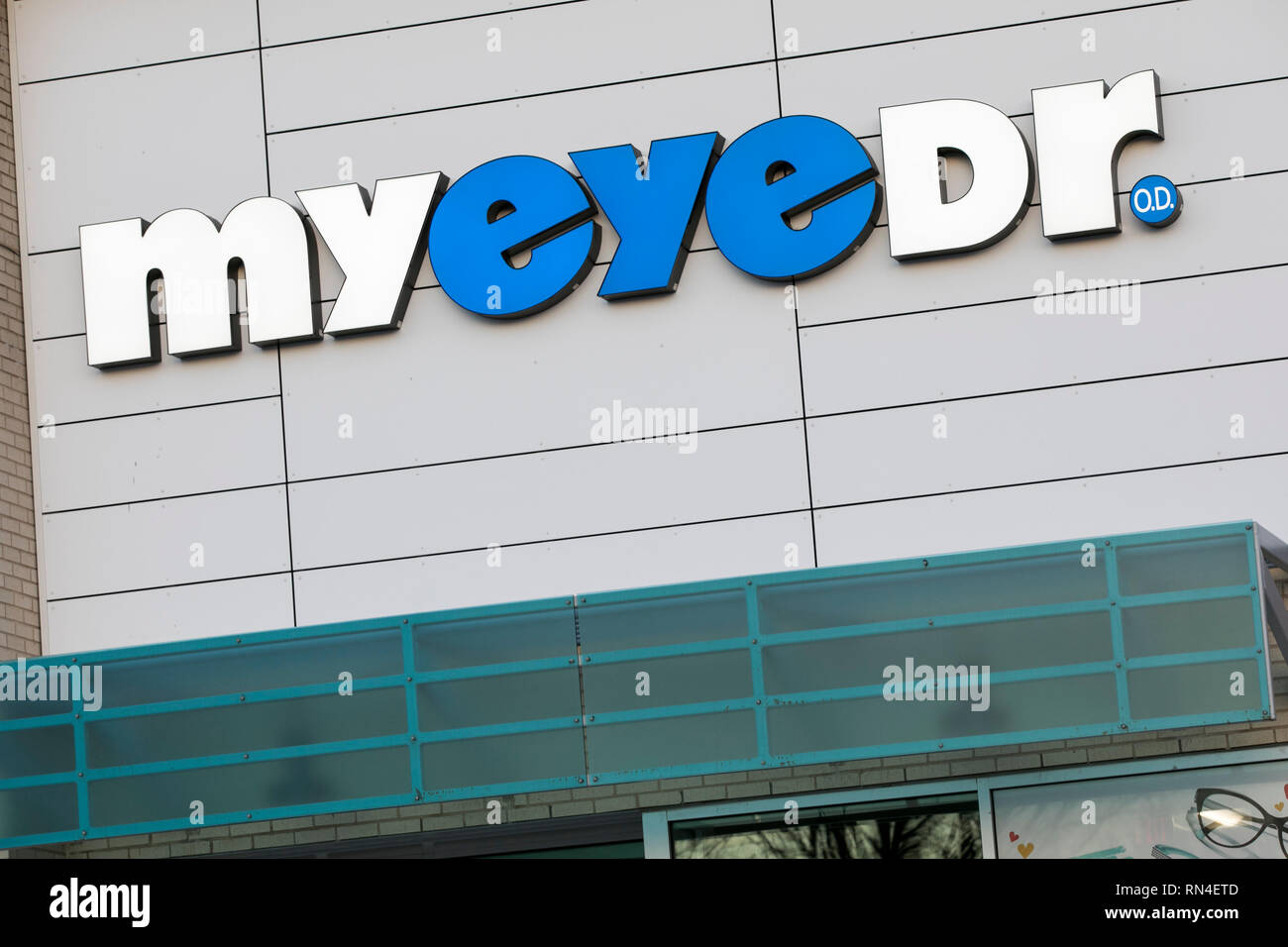 Un logo affiche à l'extérieur d'un MyEyeDr., magasin de détail situé à Chantilly, Virginie le 14 février 2019. Banque D'Images