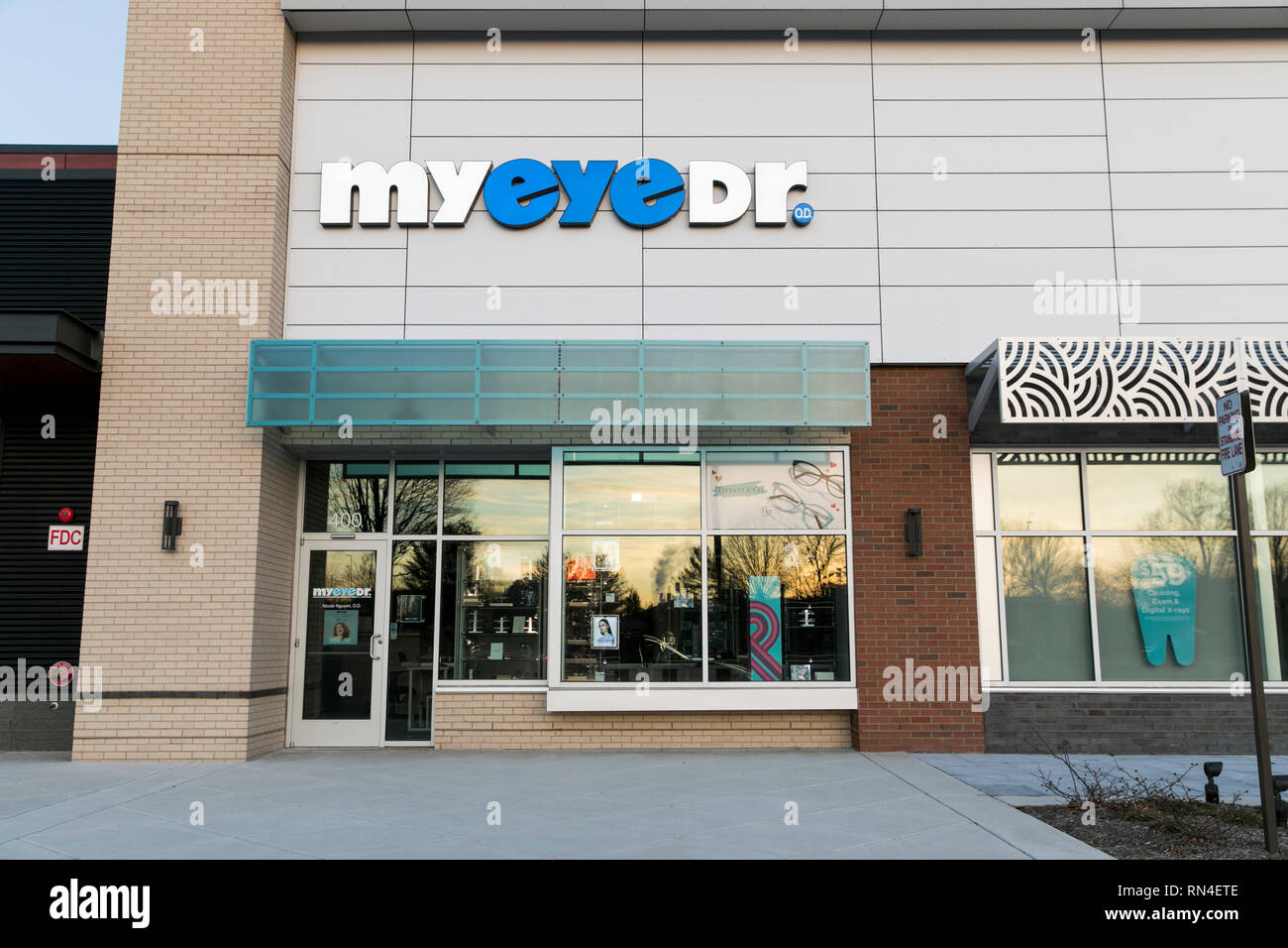 Un logo affiche à l'extérieur d'un MyEyeDr., magasin de détail situé à Chantilly, Virginie le 14 février 2019. Banque D'Images