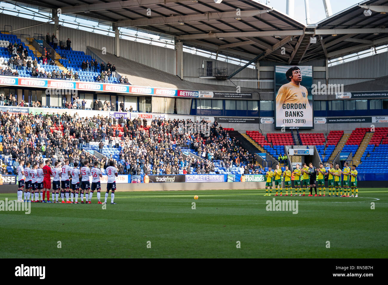 Gordon Banks hommage lors du début du match 16 février 2019, le stade de l'Université de Bolton, Bolton, Angleterre ; Sky Bet Championship, Bolton Wonderers vs Norwich City ; Credit : Terry Donnelly /News Images images Ligue de football anglais sont soumis à licence DataCo Banque D'Images