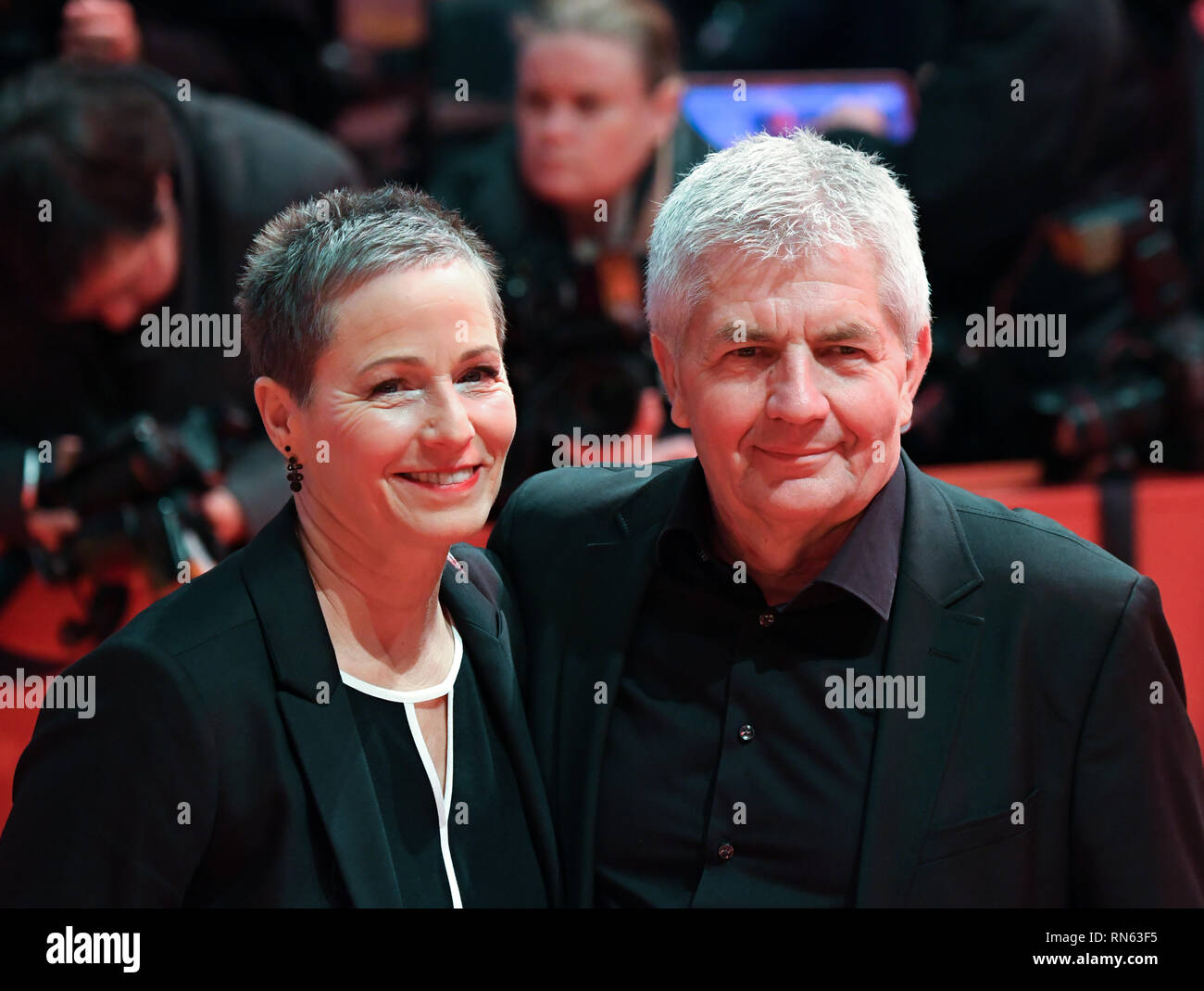 Berlin, Allemagne. 16 Février, 2019. 69e Berlinale : clôture et d'attribution de l'ours dans le Berlinale Palast : Roland Jahn, responsable de la documentation de la Stasi, et autorité BStU Anet Volkland. Credit : Ralf Hirschberger/dpa/Alamy Live News Banque D'Images