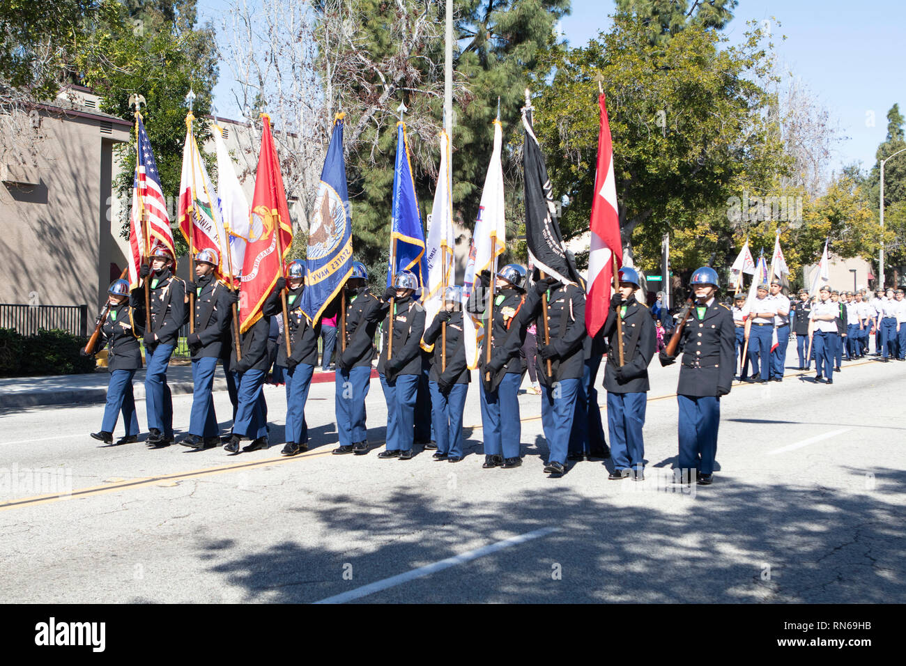Pasadena, Los Angeles County, Californie, USA. 16 février 2019. - 37e assemblée annuelle de l'histoire des Noirs et le Festival Parade qui célèbre le patrimoine et la culture noire. La Communauté et les villes environnantes s'est joint à la célébration en participant et regarder la parade qui avait des stars, hommes politiques, militants, les clubs et les enfants de tous âges à partir de différents niveaux scolaires. Credit : Watrous Jesse/Alamy Live News Banque D'Images
