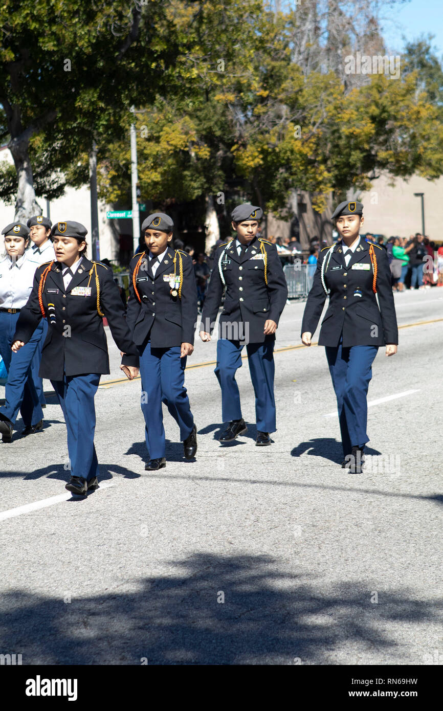 Pasadena, Los Angeles County, Californie, USA. 16 février 2019. - 37e assemblée annuelle de l'histoire des Noirs et le Festival Parade qui célèbre le patrimoine et la culture noire. La Communauté et les villes environnantes s'est joint à la célébration en participant et regarder la parade qui avait des stars, hommes politiques, militants, les clubs et les enfants de tous âges à partir de différents niveaux scolaires. Credit : Watrous Jesse/Alamy Live News Banque D'Images