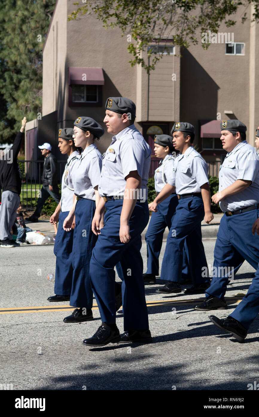 Pasadena, Los Angeles County, Californie, USA. 16 février 2019. - 37e assemblée annuelle de l'histoire des Noirs et le Festival Parade qui célèbre le patrimoine et la culture noire. La Communauté et les villes environnantes s'est joint à la célébration en participant et regarder la parade qui avait des stars, hommes politiques, militants, les clubs et les enfants de tous âges à partir de différents niveaux scolaires. Credit : Watrous Jesse/Alamy Live News Banque D'Images