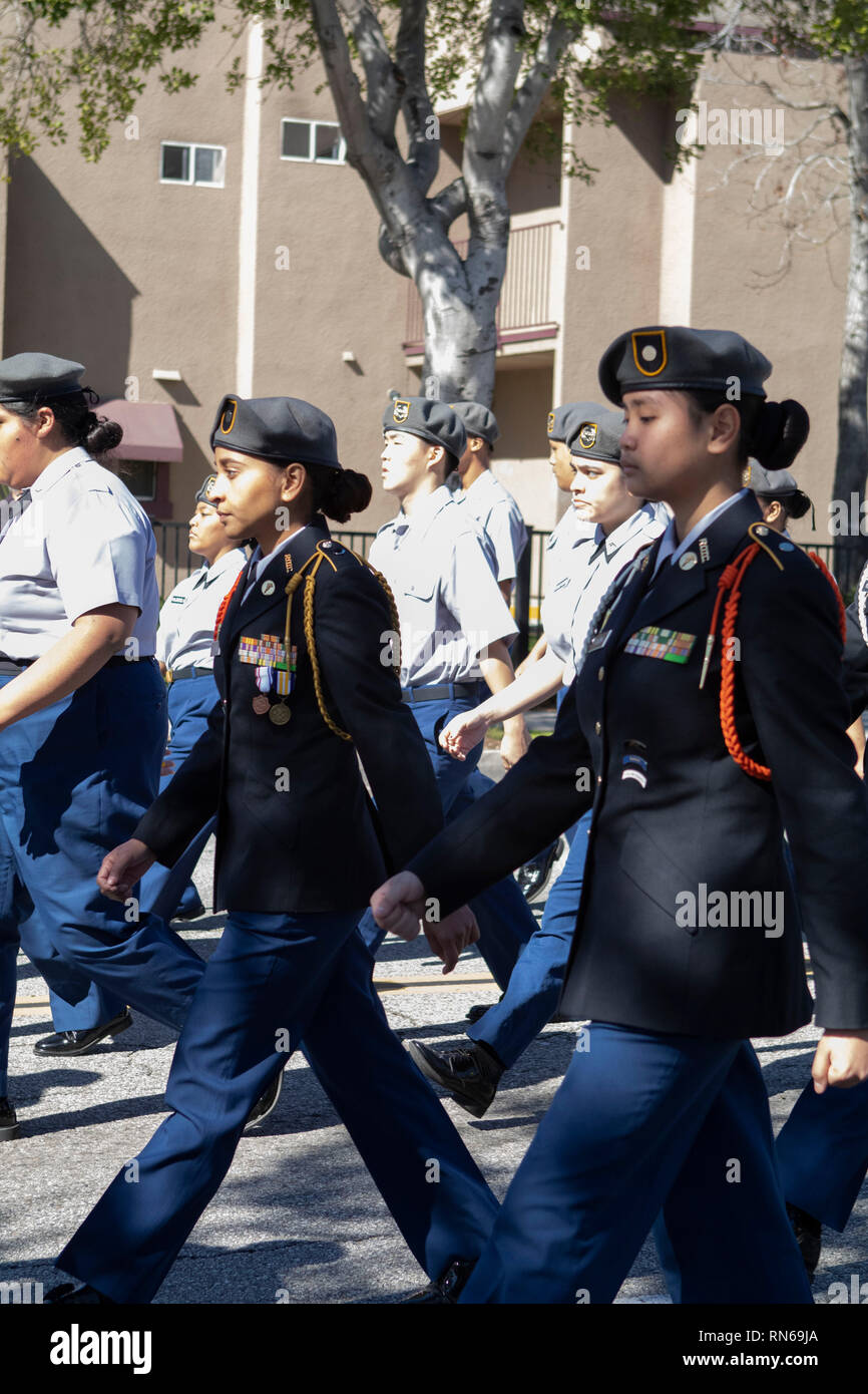 Pasadena, Los Angeles County, Californie, USA. 16 février 2019. - 37e assemblée annuelle de l'histoire des Noirs et le Festival Parade qui célèbre le patrimoine et la culture noire. La Communauté et les villes environnantes s'est joint à la célébration en participant et regarder la parade qui avait des stars, hommes politiques, militants, les clubs et les enfants de tous âges à partir de différents niveaux scolaires. Credit : Watrous Jesse/Alamy Live News Banque D'Images