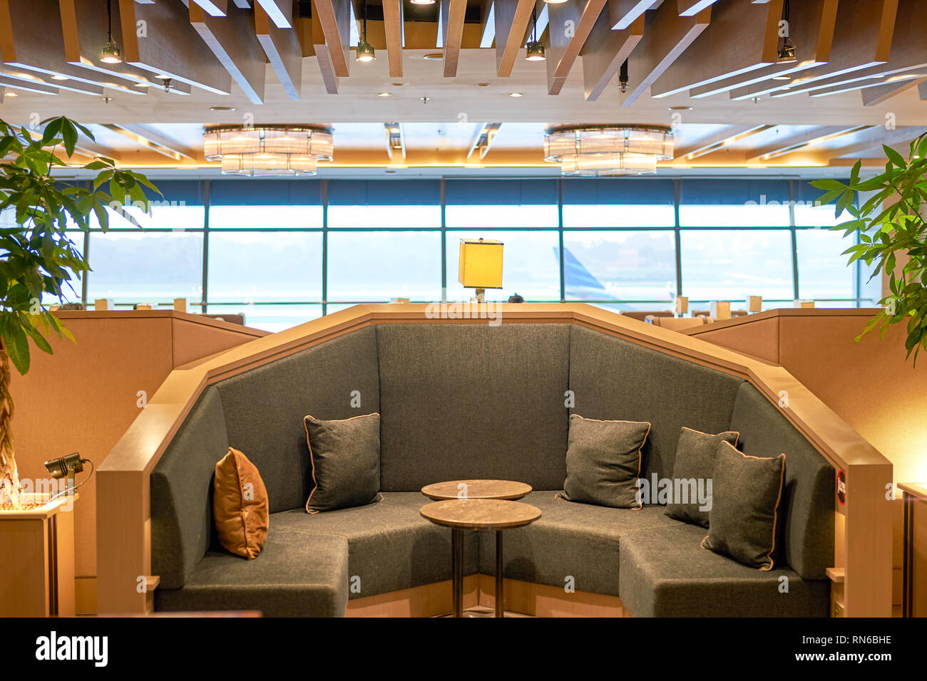 Singapour - CIRCA SEPTEMBRE 2016 : l'intérieur de la Plaza Premium Lounge à l'aéroport de Singapour Changi. L'aéroport de Changi est le principal aéroport civil pour Si Banque D'Images