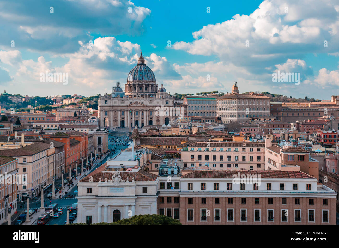 La Basilique St Pierre, l'une des plus grandes églises au monde situé dans la Cité du Vatican Banque D'Images