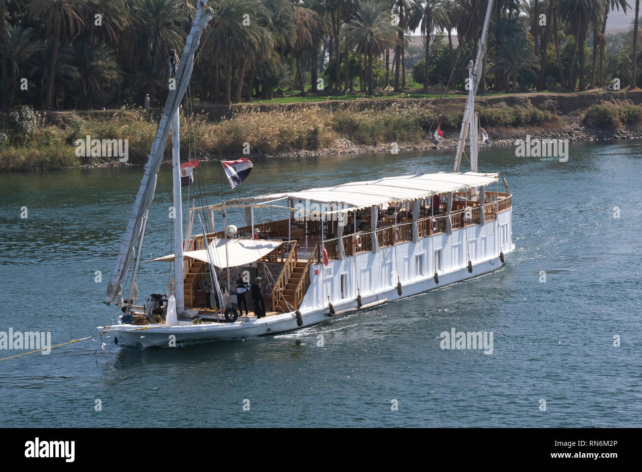 Dahabiya, un bateau à voile traditionnel sur le Nil, l'Egypte, utilisé pour les vacances de croisière de luxe fluviale Banque D'Images