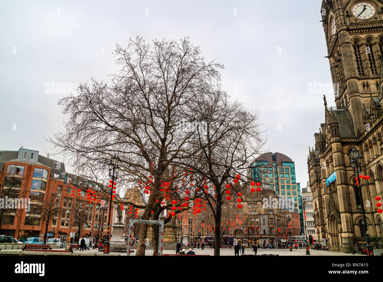 Les lanternes rouges des décorations dans le Albert Manchester Square en préparation pour le Nouvel An chinois. Banque D'Images