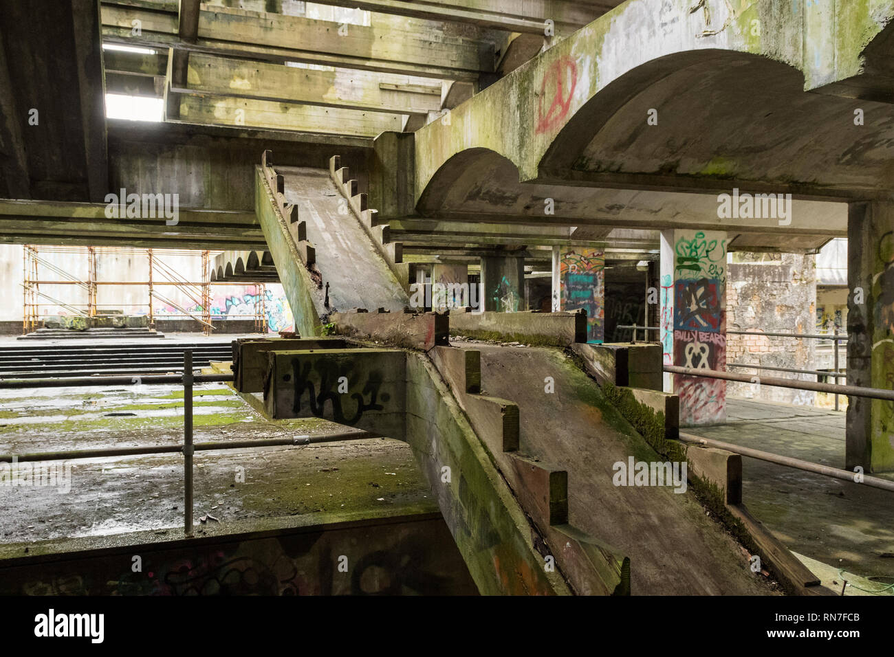 St Peter's Seminary en 2019 - une liste d'un bâtiment de style brutaliste et ancien prêtre de le centre de formation à Cardross, Argyll and Bute, Ecosse Banque D'Images