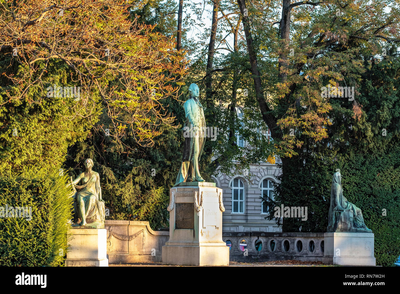 Strasbourg, Alsace, France, Johann Wolfgang von Goethe monument par le sculpteur Ernst Waegener 1904, quartier Neustadt, fin d'après-midi, lumière Banque D'Images