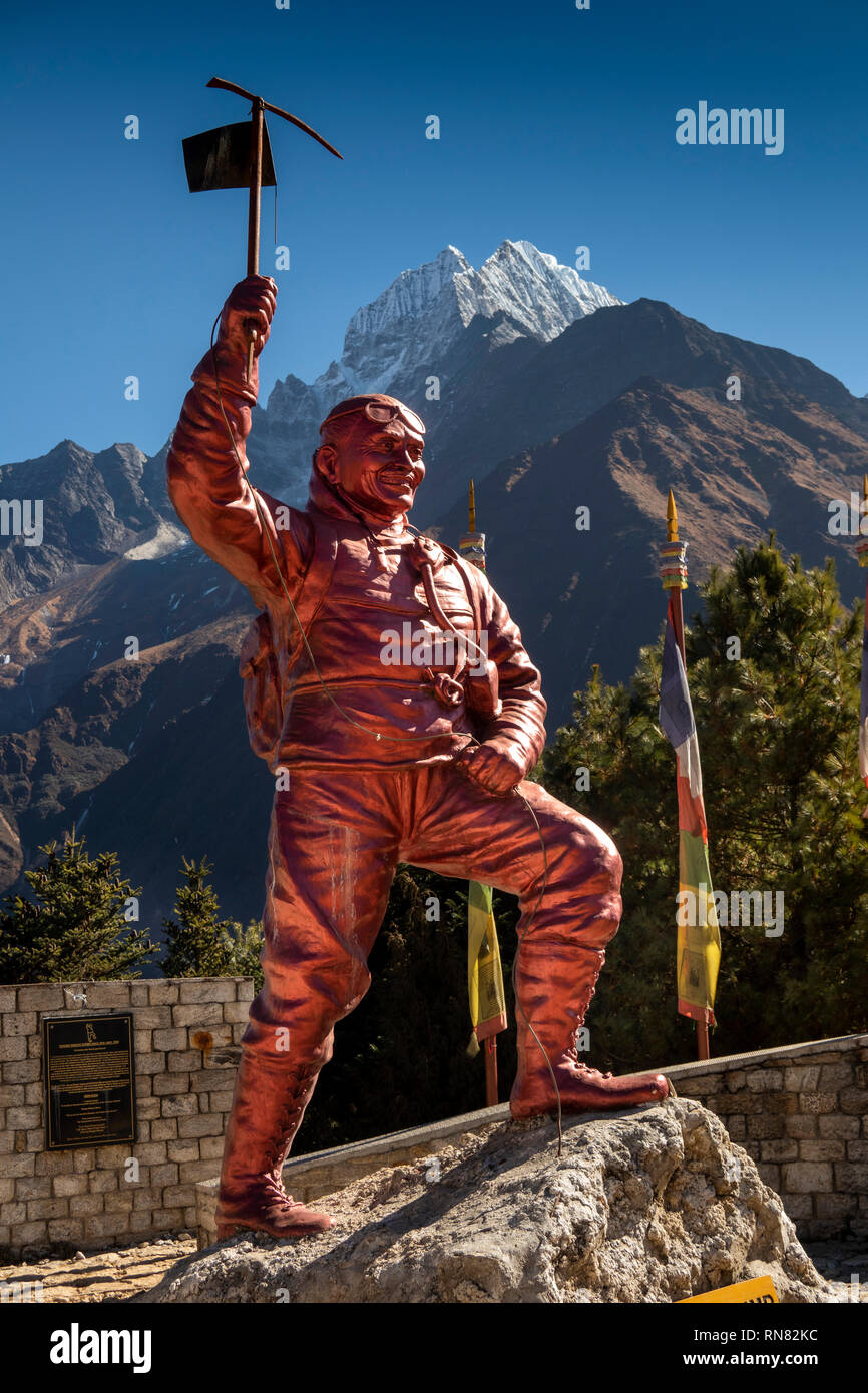 Le Népal, Namche Bazar, le parc national de Sagarmatha, Centre des visiteurs, le sherpa Tenzing Norgay memorial statue Banque D'Images