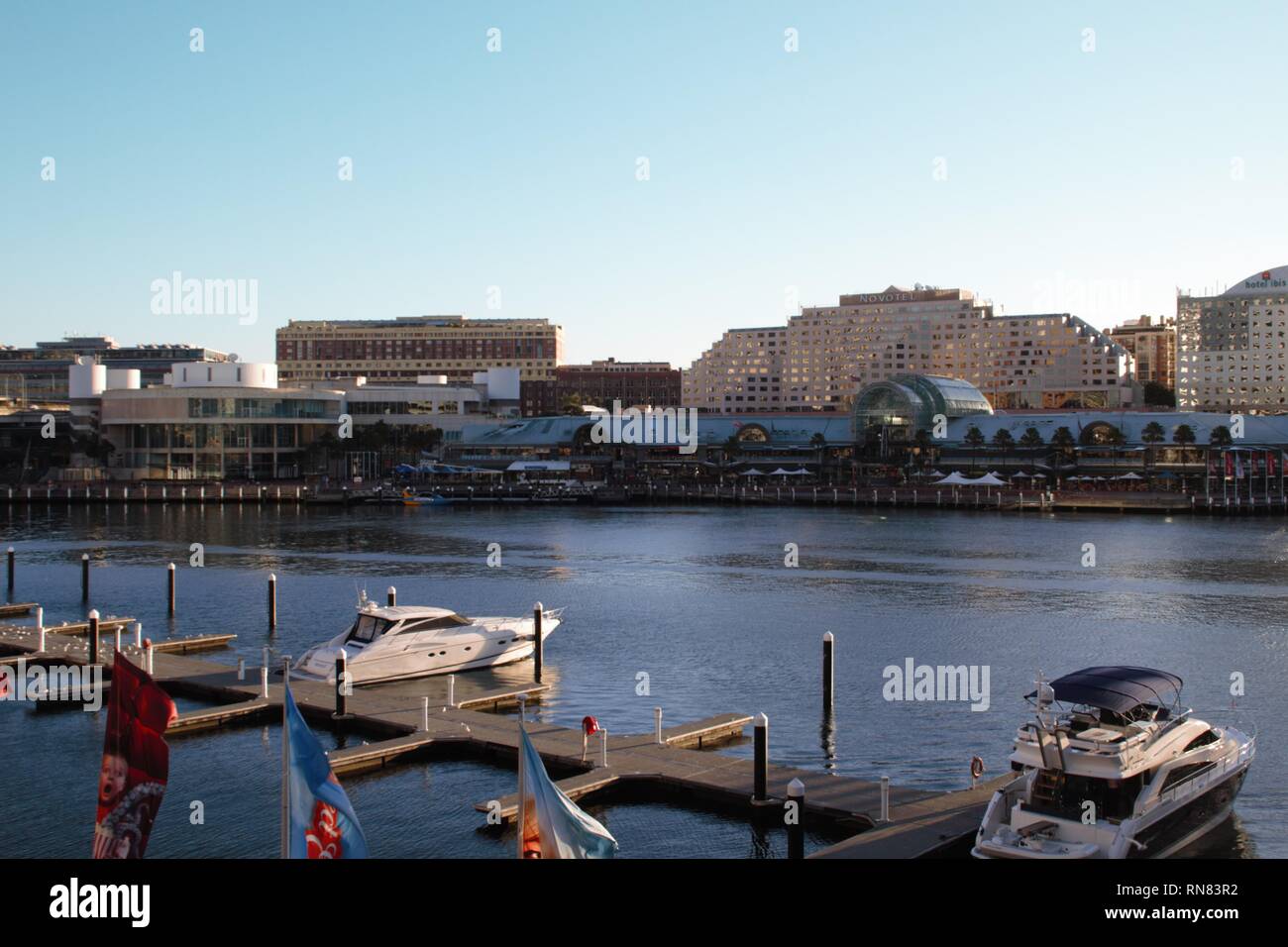 Yacht Harbour de Sydney avant que le soleil descend Banque D'Images