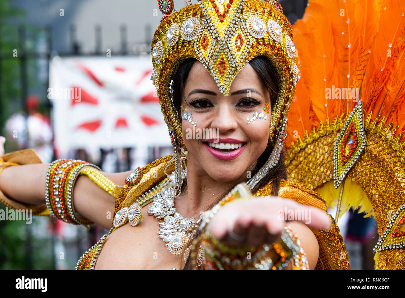 L'école de samba Paraiso défilant au carnaval de Notting Hill, Londres, Angleterre, Royaume-Uni Banque D'Images